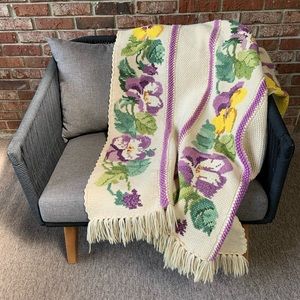 •Vintage• Floral Embroidered Handmade Afghan